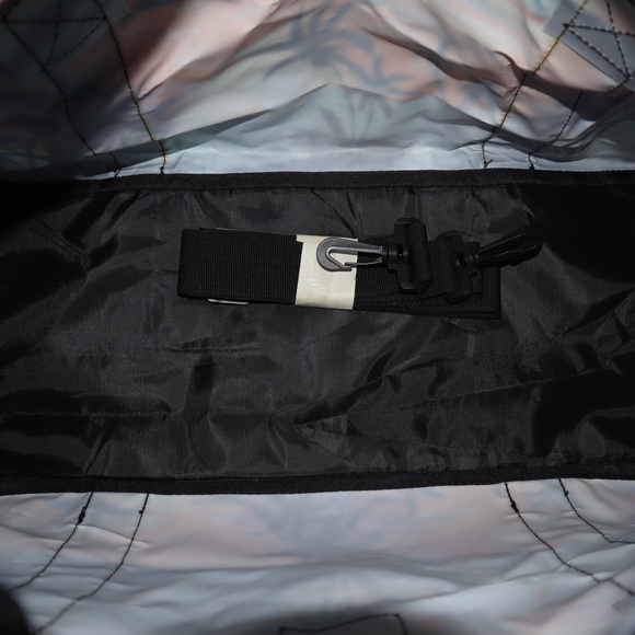 Dickies Duffle Bag - Picture 7 of 11